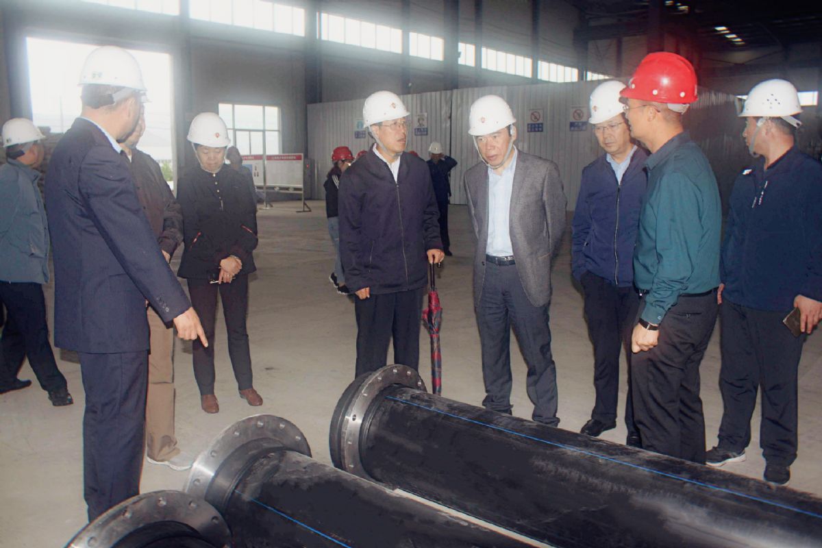定西市政協(xié)主席陳尊鋒、市委常委、常務(wù)副市長陳曾勇 一行領(lǐng)導(dǎo)蒞臨我公司開展企業(yè)考察